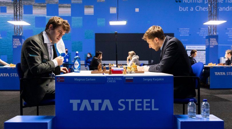 Magnus Carlsen (left) and Sergei Karjakin (right) played to a quick draw on Wednesday at the Tata Steel Chess Tournament. (Image: Jurrian Hoefsmit/Tata Steel Chess Tournament 2022)