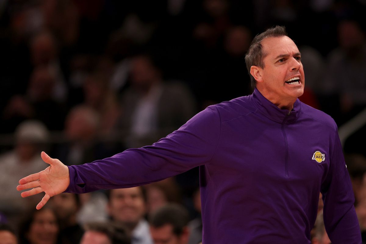 Kepala pelatih LA Lakers, Frank Vogel, rumor memicu kebakaran