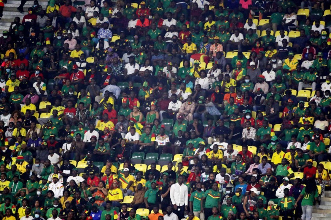 Penggemar sepak bola Kamerun