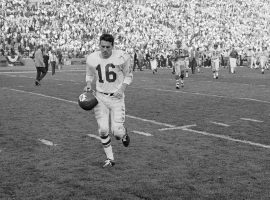 Len Dawson trots off the field at the first Super Bowl after the Kansas City Chiefs lost to Bart Starr and the Green Bay Packers. (Image: Getty)