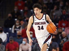 Chet Holmgren, freshman center from Gonzaga, dribbles in transition for the top-ranked Bulldogs. (Image: James Snook/USA Today Sports)