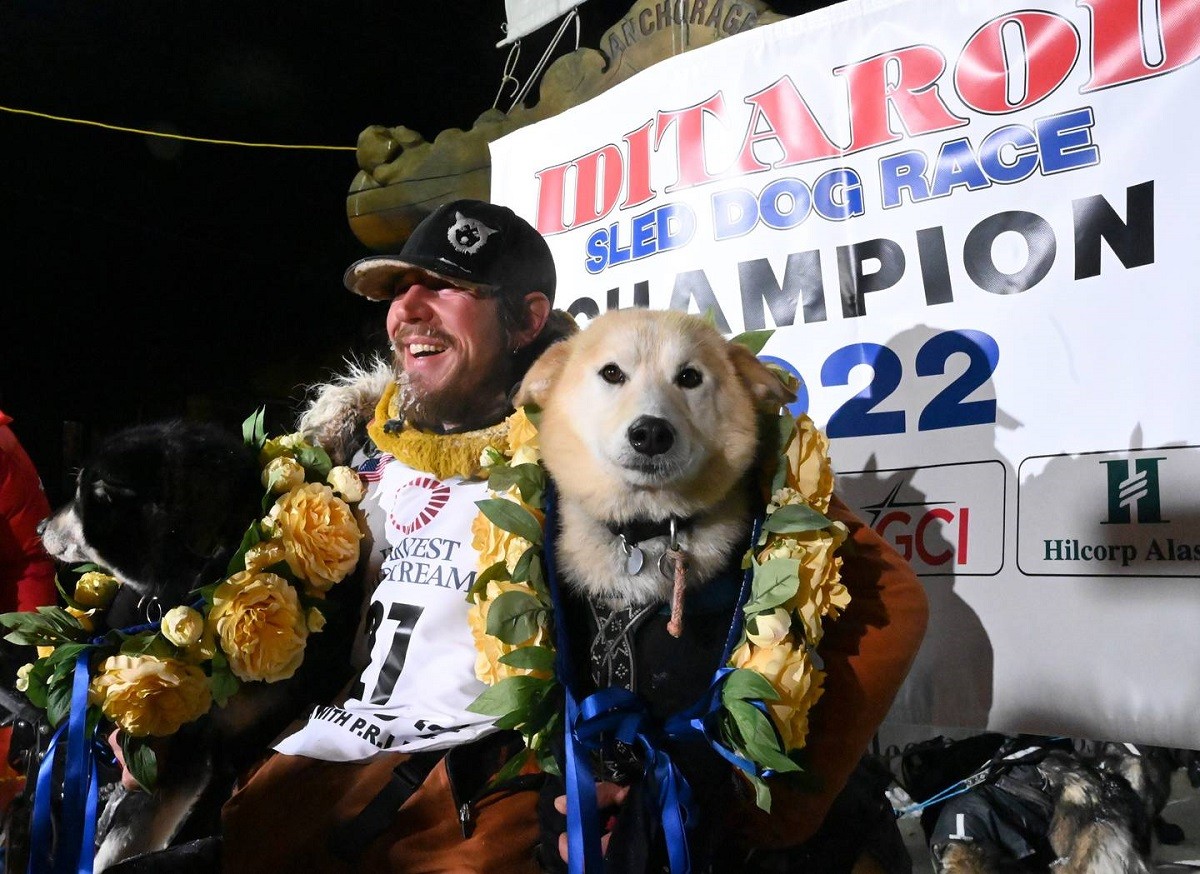 Brent Sass 2022 Iditarod Champion lead dogs Slater Morello Alaska