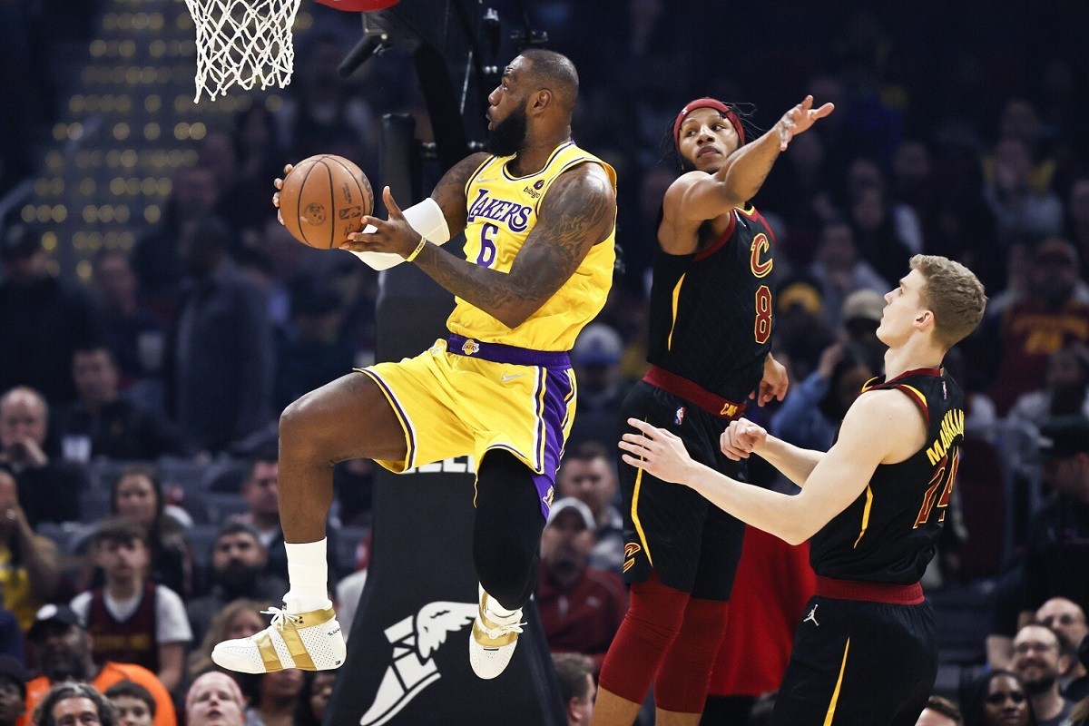 LeBron James Lakers Pelicans Nets Hornets NBA Weekend