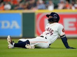 Jose Altuve suffered a hamstring strain on Monday, and is now on the 10-day injured list. (Image: Karen Warren/Houston Chronicle)