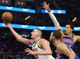 Nikola Jokic from the Denver Nuggets scoops a layup against the Golden State Warriors last December. (Image: Ezra Shaw/Getty)