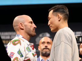 Alexander Volkanovski (left) will defend his featherweight title against Chan Sung Jung (right) in the main event of UFC 273. (Image: Jeff Bottari/Zuffa/Getty)