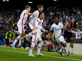 Eintracht stunned Barcelona at home and qualified for the Europa League semi-finals after a convincing 3-2 win at the Camp Nou. (Image: Twitter/squawka)