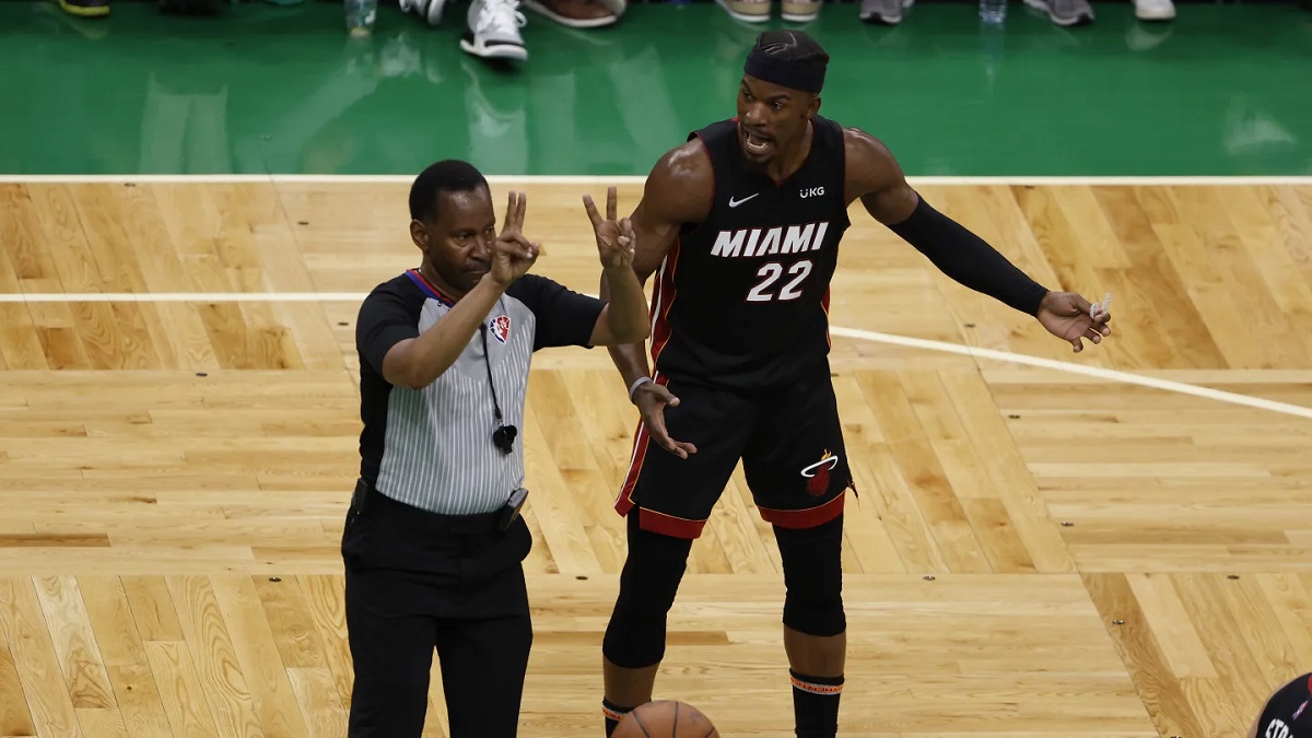 Jimmy Butler Miami Heat Knee Injury Boston Celtics game 3 4