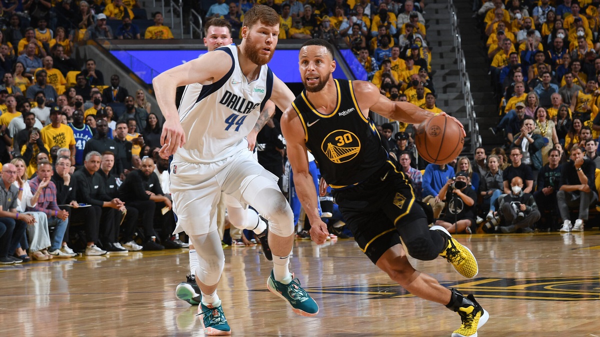 Steph Curry Davis Bertans Game 1 Western Conference Finals Warriors Mavs Golden State Dallas