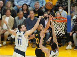 Luka Doncic (77) from the Dallas Mavs tries to block a shot from Steph Curry of the Golden State Warriors. (Image: USA Today Sports)