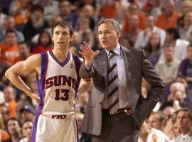 Head coach Mike D'Antoni advises point guard Steve Nash when he coached the Phoenix Suns in the mid-2000s. (Image: Barry Gossage/Getty)