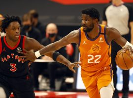 OG Anunoby from the Toronto Raptors defends Deandre Ayton from the Phoenix Suns, but both players are on the short list of potential teammates for Damian Lillard on the Portland Trail Blazers. (Image: USA Today Sports)