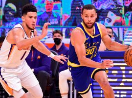 Devin Booker from the Phoenix Suns defends Steph Curry from the Golden State Warriors. (Image: Getty)