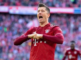 Robert Lewandowski is back in training with Bayern, but hopes his transfer to FC Barcelona will be completed as soon as possible. (Image: twitter/deadlinedaylive)